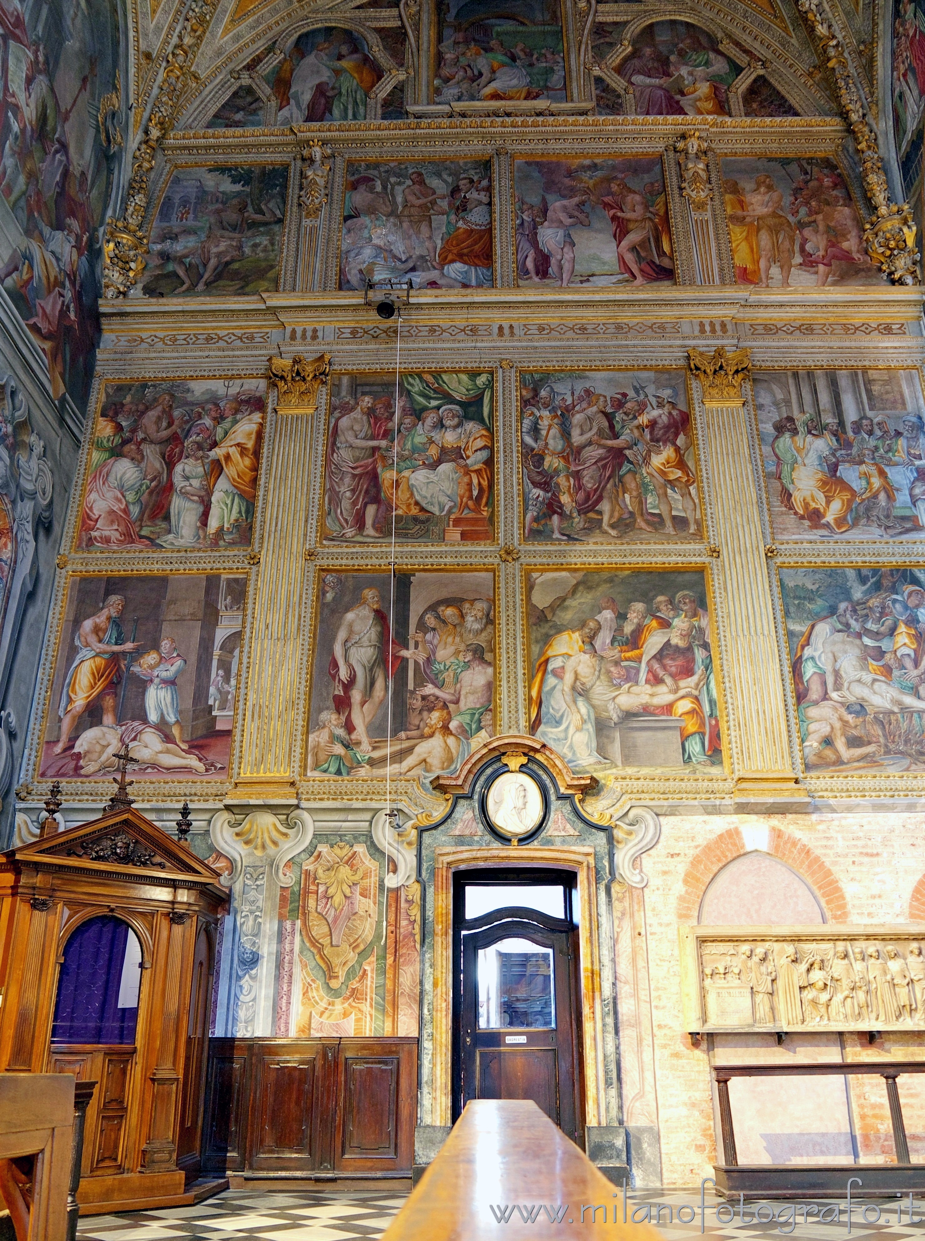 Monza (Monza e Brianza, Italy) - Bottom wall of the left arm of the transept of the Cathedral of Monza - Full resolution picture